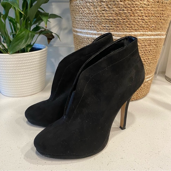 Apt 9 Brie Black Faux Suede Stiletto 4.5” Heel Ankle Bootie Women’s 7 - Picture 1 of 6